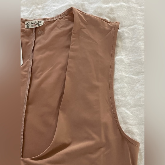 NWT! Free People S & M neutral Second Skin Cami tank. Deep neck. Thin 1/2 liner - Picture 4 of 14